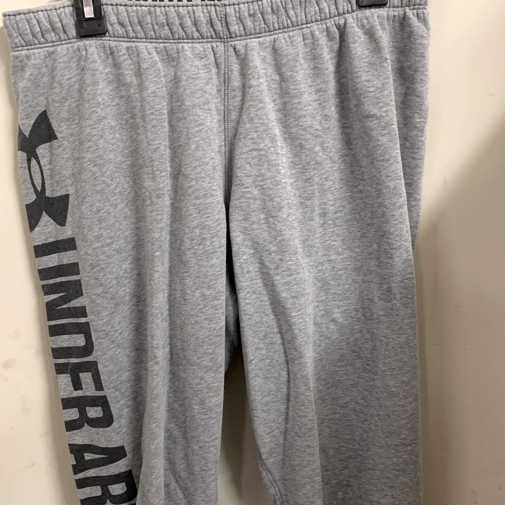 Womens Under Armour capris sweatpants